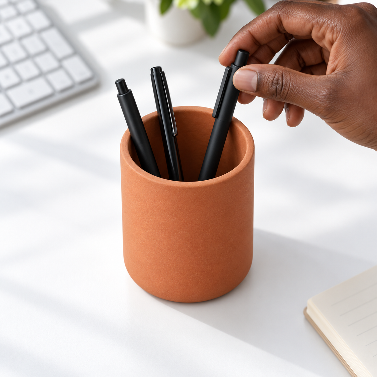 Zyvellie pencil cup - shared workspace usage